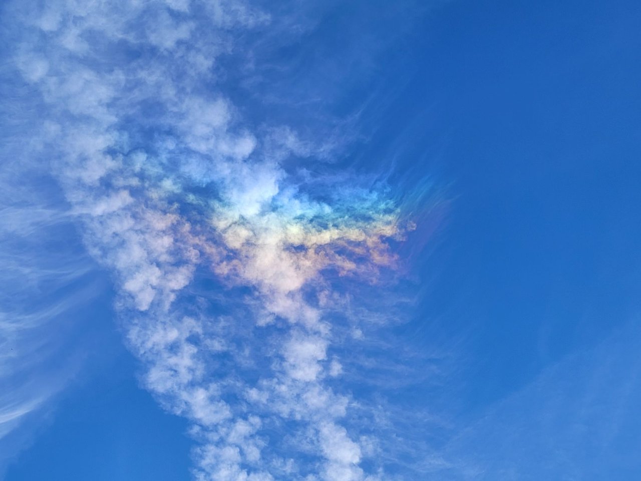 ⑮ 彩雲(空に現れる虹色の雲)