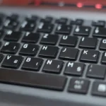 キーボード配列の種類一覧｜QWERTYが定着した理由とDvorak・JIS・親指シフトの違いを解説