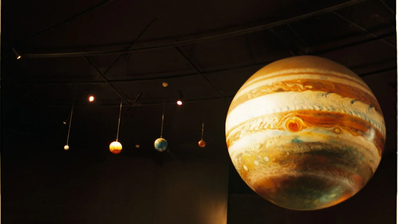 なぜ空は青い?光の散乱から他の惑星の空の色まで徹底解説