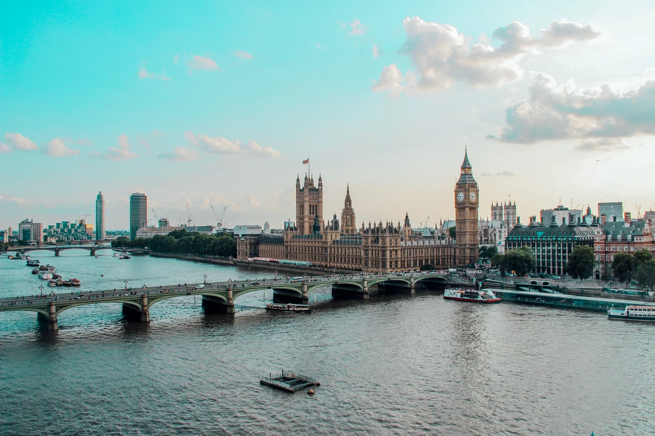 イギリス:甲冑を着て議会に入ってはいけない